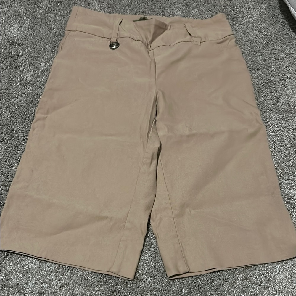Swing Control tan Shorts Sz 6